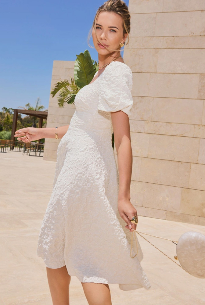 5 Anlässe im September, bei denen ein elegantes Kleid die beste Wahl ist