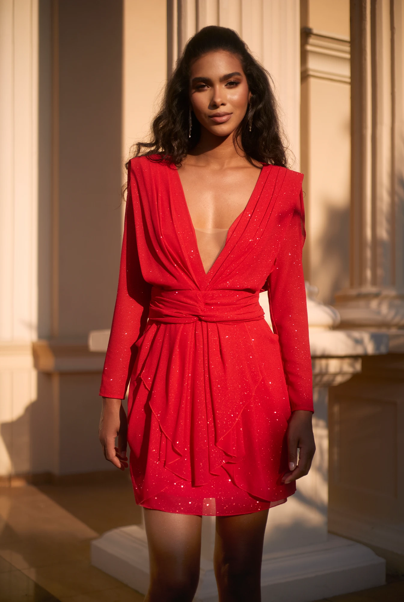 Kinzly - ein spektakuläres Kleid in einem intensiven Rot mit Glitzer