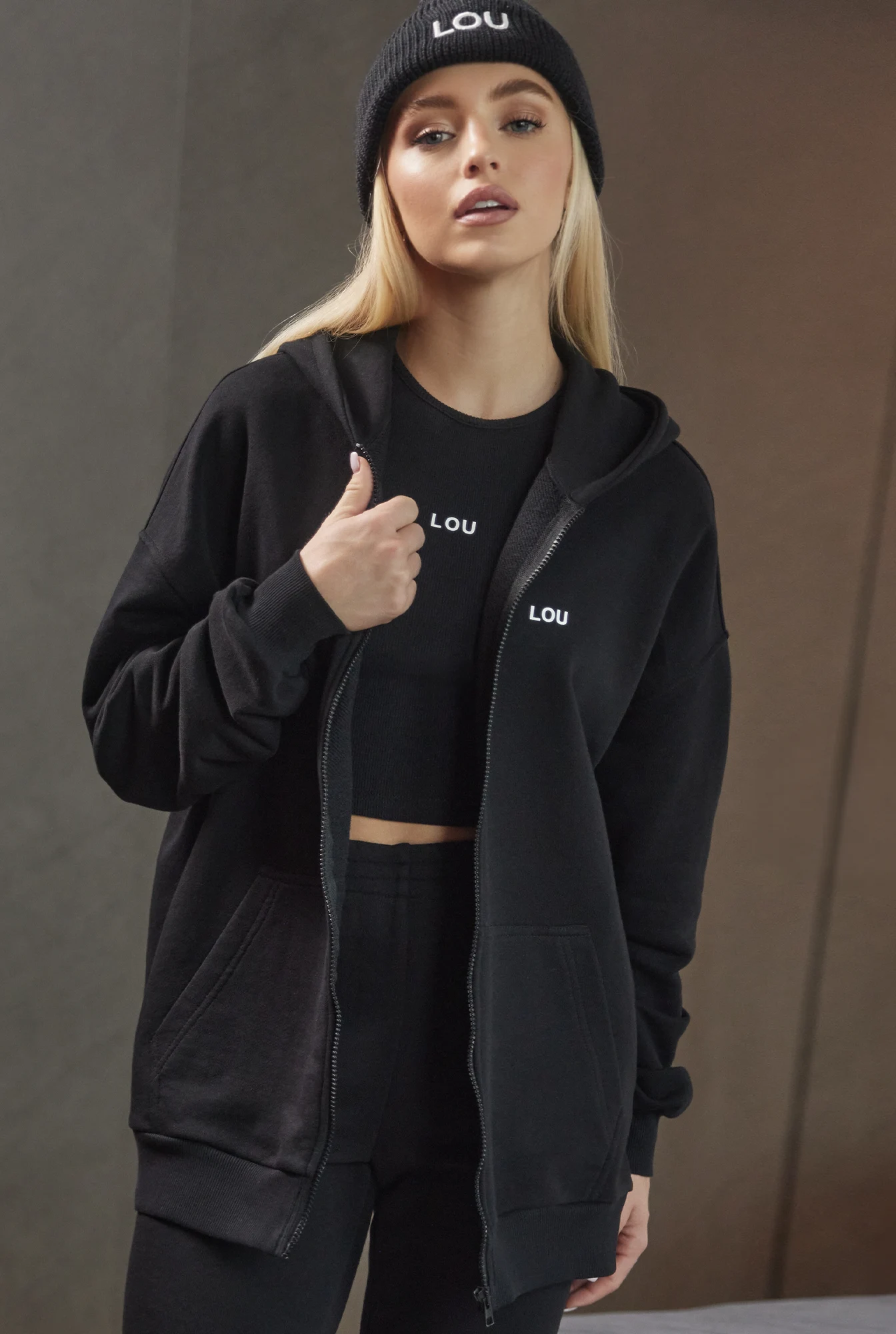 Saura Black Unzipped - bequemes Sweatshirt in Schwarz mit Reißverschluss