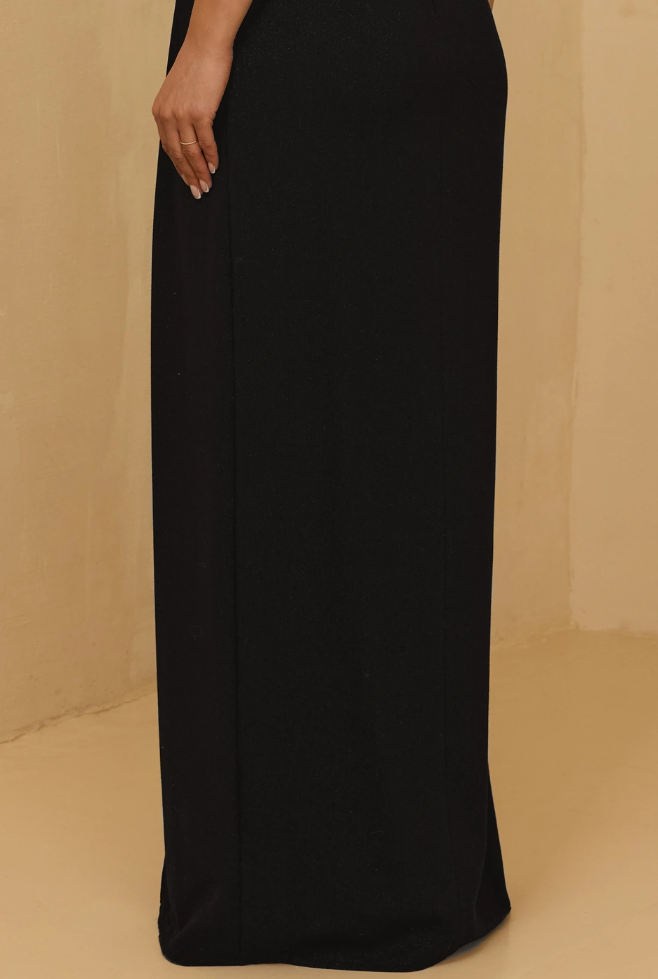 Kasjana – black maxi with delicate silver thread
