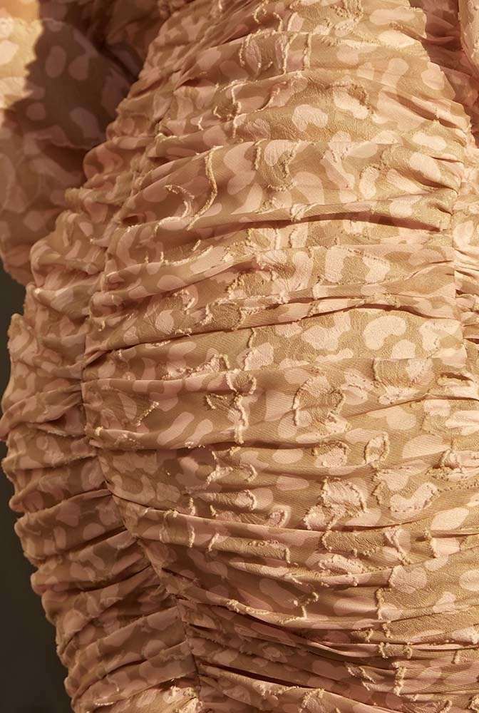 TIVVA - KLEID MIT FALTEN