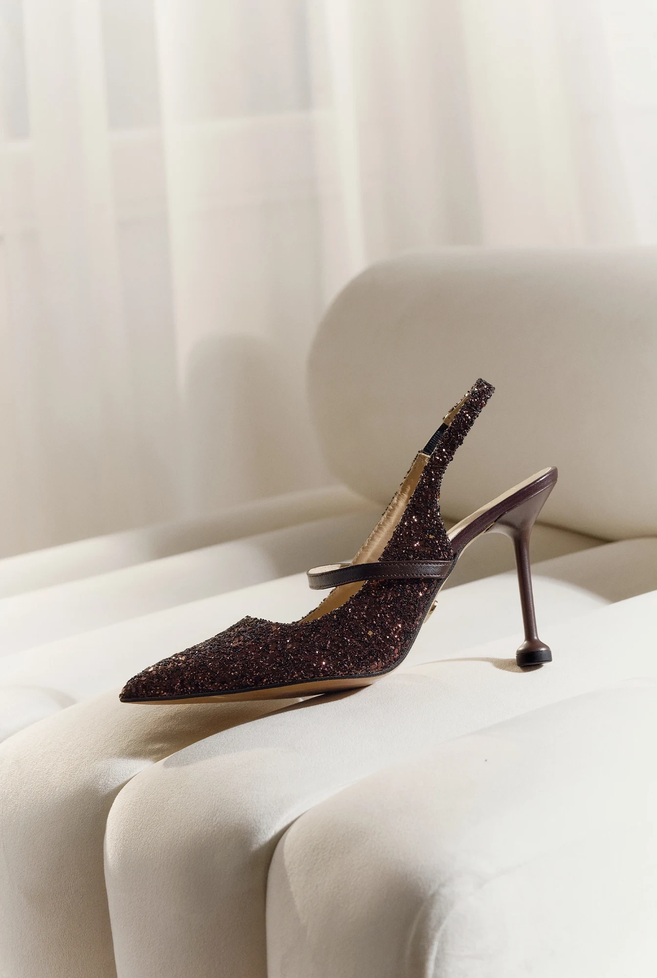 Marti – brown pumps with a glitter application