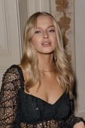 Ketnis - black mini with fringes on lace