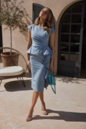 Hugsi - Ärmelloses Kleid mit Körbchen und Rüsche