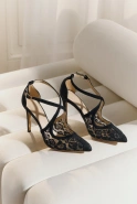 Chiari – schwarze Wildleder-Pumps mit Spitzen-Detail