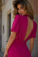 Mead - Minikleid in Rosa mit asymmetrischem Schnitt, Stehkragen und Puffärmeln