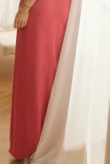 Irmina - Elegantes Kleid aus Satin in der Farbe Rubin mit dekorativem Halsband