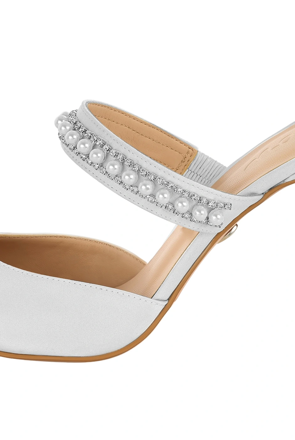 Lia – Elegante weiße Sandalen mit dekorativen Perlen und Zirkonia