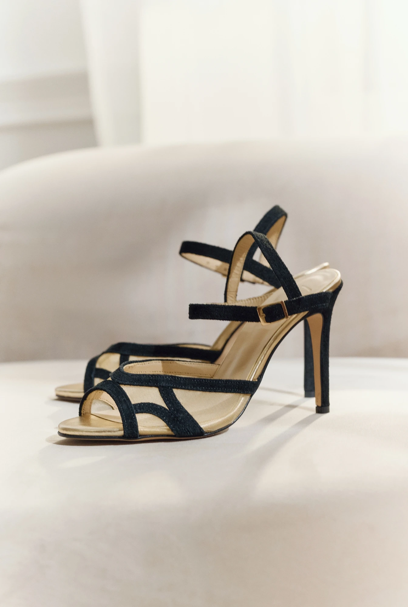 Giulia – schwarze Sandalen mit Mesh-Details