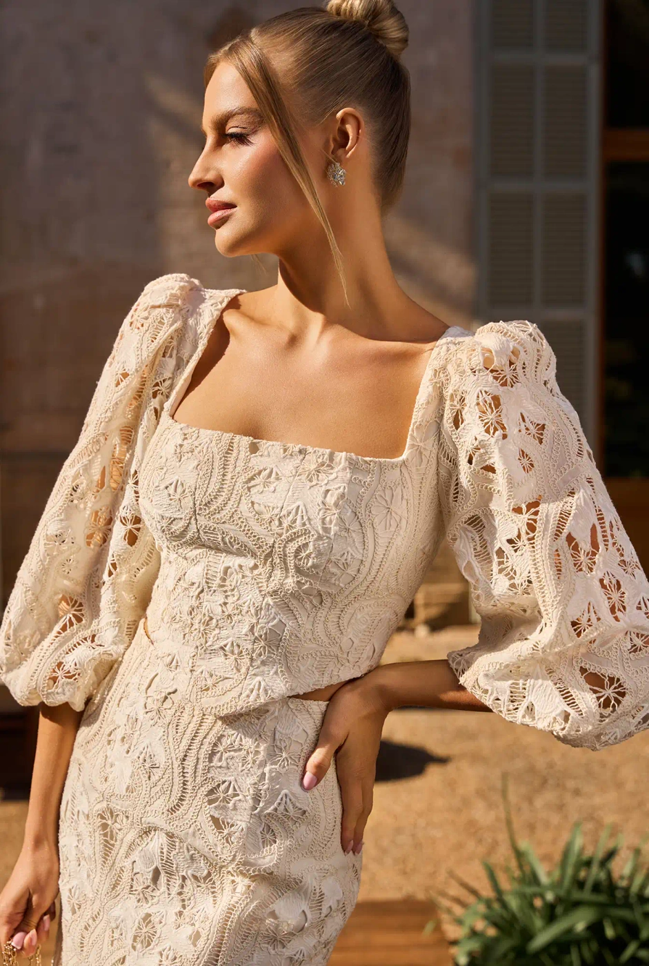 Manola - cremefarbenes durchbrochenes Midikleid aus Baumwolle
