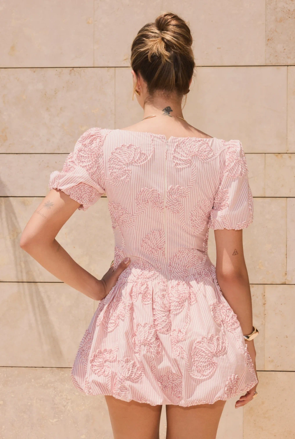 Alika – gestreiftes Mini-Baumwollkleid mit versteckten Shorts