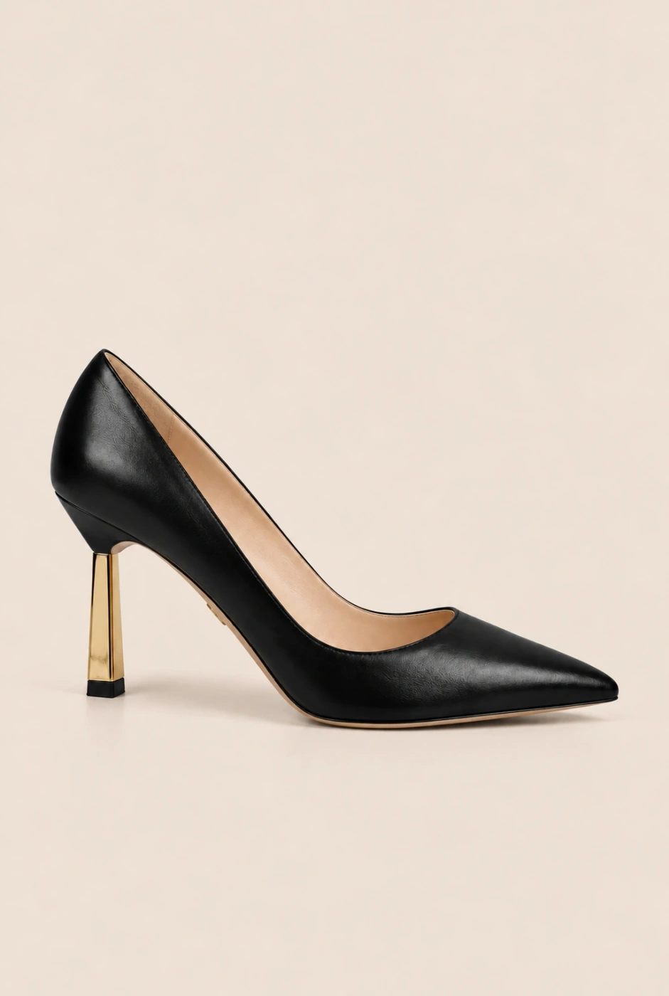 Oasis – schwarze Pumps mit goldenem Stiletto