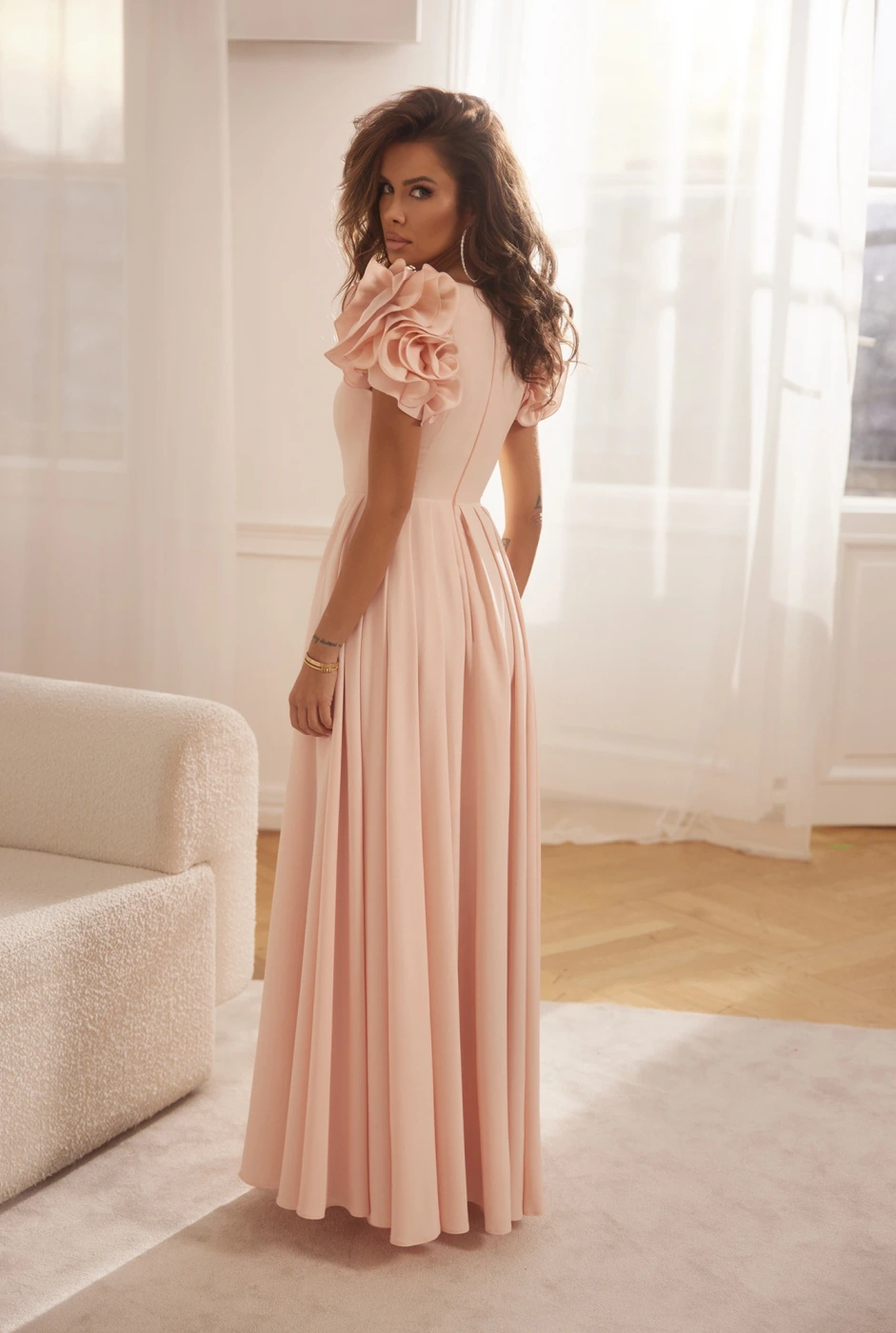 Reyna - Asymmetrisches Maxikleid mit Schulterrüschen