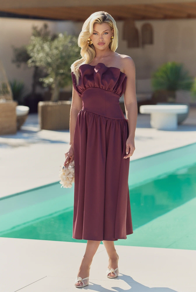 Contessa – Asymmetrisches Midikleid in Dunkel-Bordeaux