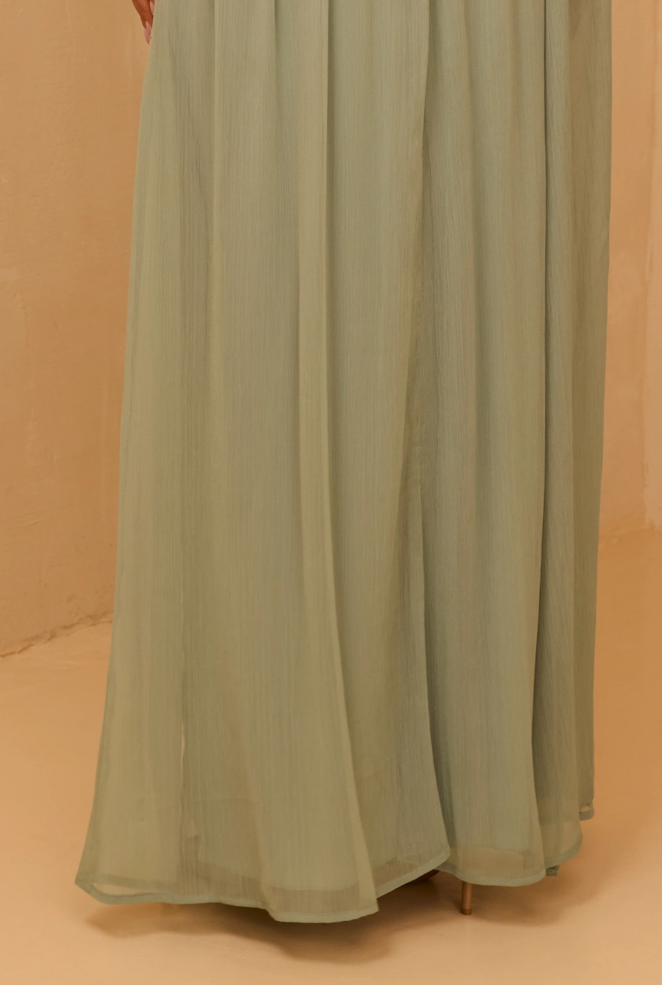 Serena - Asymmetrical maxi dress with loose, detachable sleeves and ruffled bottom