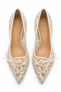 Stina – embroidered ecru pumps