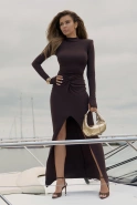 Amalfi – schokoladenfarbenes Maxikleid mit dekorativer Raffung