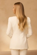 Sevil – Blazer in Ecru mit eckigem Ausschnitt