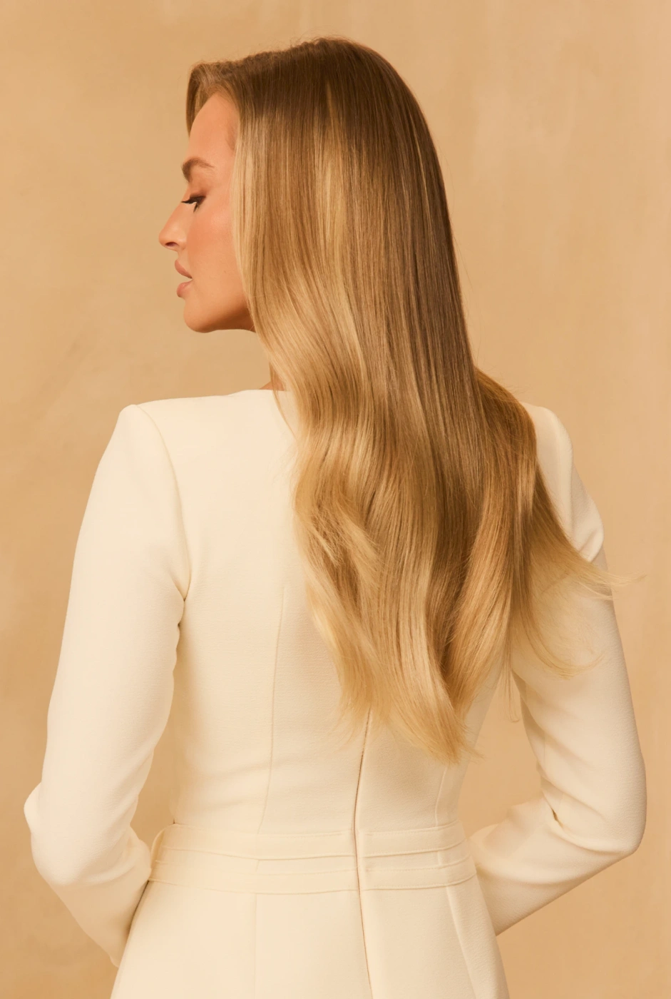 Goldi – cremefarbenes Minikleid mit eckigem Ausschnitt