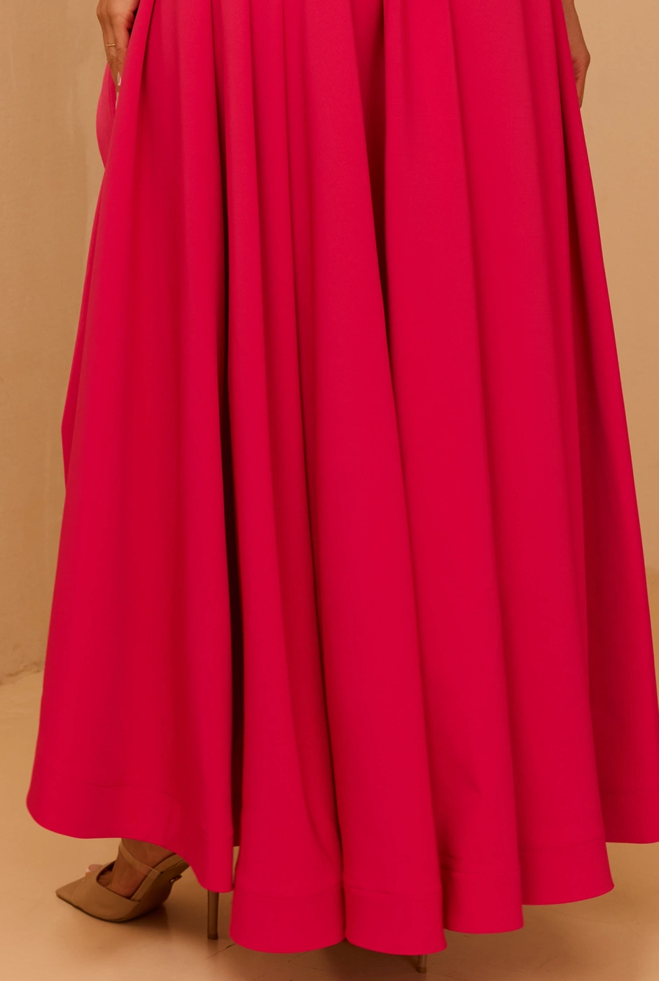 Margotta - Maxikleid mit asymmetrisch ausgestelltem Unterteil und herzförmigem Ausschnitt