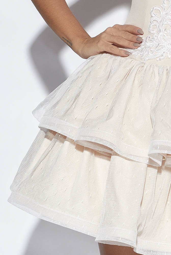 POLA - BEŻOWA ROZKLOSZOWANA SUKIENKA Z HAFTAMI