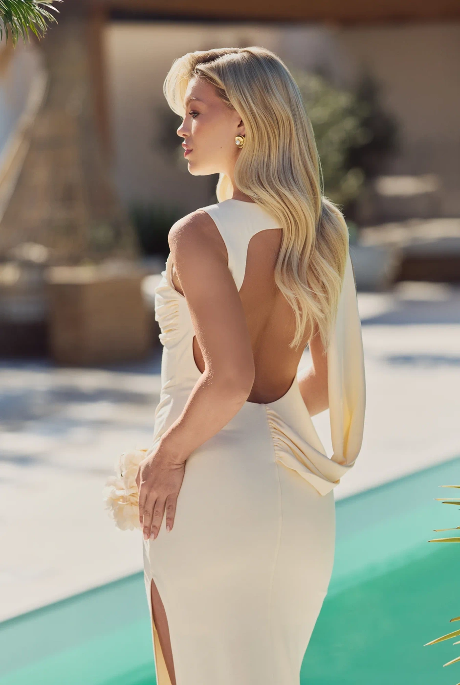 Zanna – yellow maxi dress with an open back