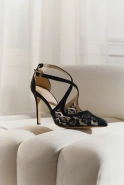 Chiari – schwarze Wildleder-Pumps mit Spitzen-Detail