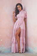 Aytona - durchbrochenes Maxikleid in einem rosa Farbton
