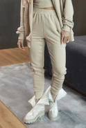 Boston Beige - beige pants with logo and cuffs