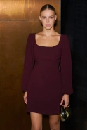 Paraiso – bordeauxfarbenes Minikleid mit Taschen