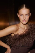 Brownie – brown mini dress with feathers