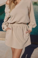 Hanako - Baumwoll-Sweatshirt-Set mit V-Ausschnitt Sweatshirt und Rock mit eingenähten Shorts