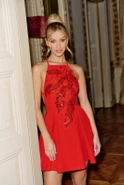 Renesme - Elegantes rotes trägerloses Kleid mit offenem Rücken
