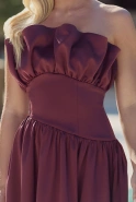 Contessa – Asymmetrisches Midikleid in Dunkel-Bordeaux