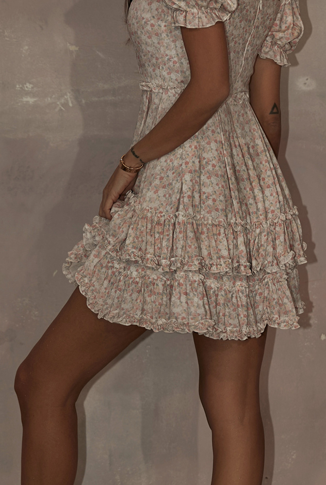 Merla - ein Kleid aus zartem Stoff