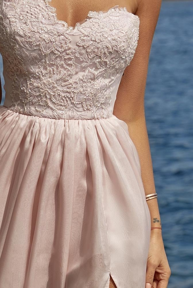 Reggia - puderrosa Kleid mit Stickerei