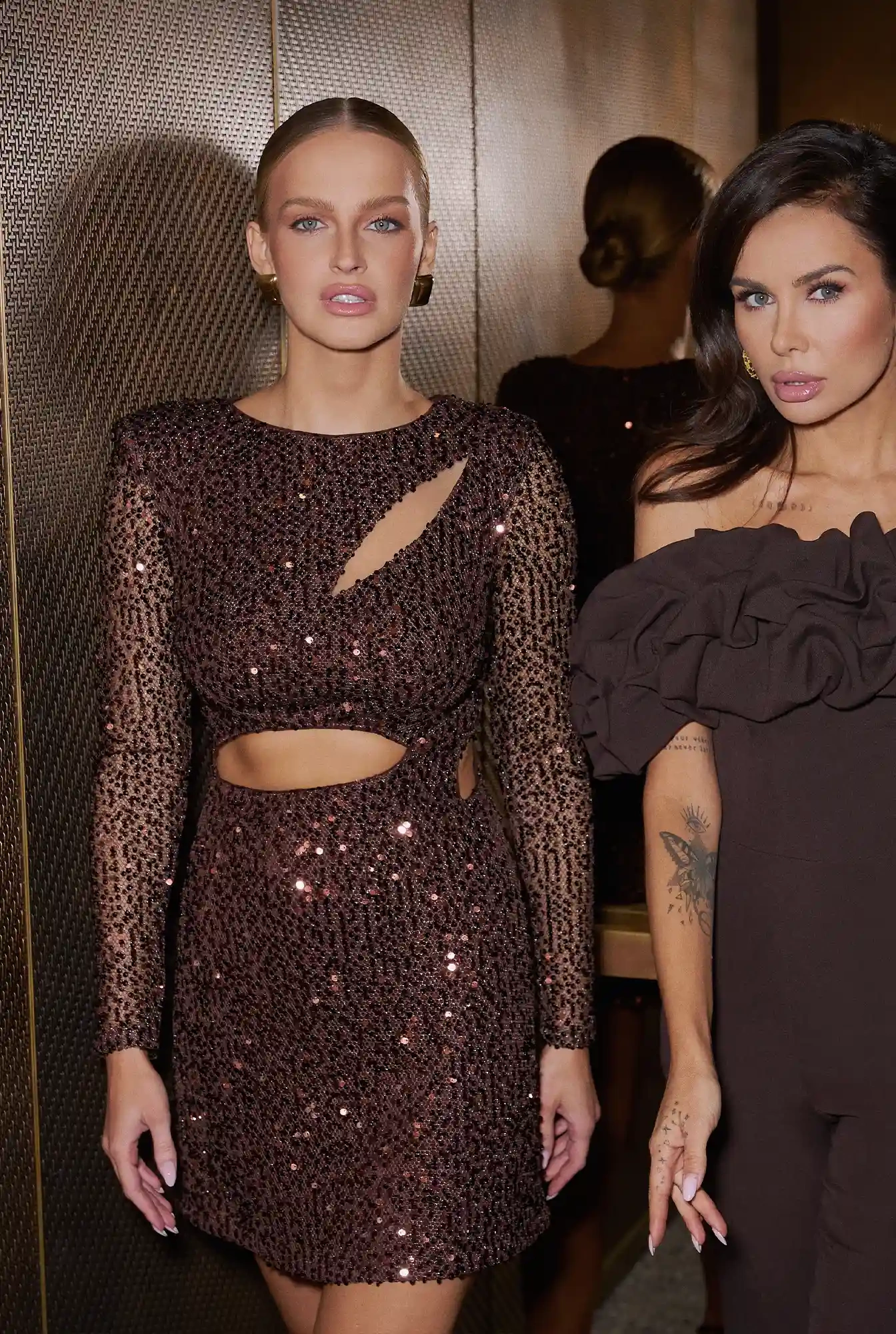 Celtia – braunes Mini-Kleid mit Pailletten