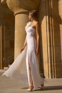 Lilianna - asymmetrisches Brautkleid mit Blumenverzierung