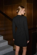 Esvet - schwarzes Mini-Kleid mit dekorativen Broschen