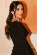 Malati - Blinkendes Minikleid mit tiefem Ausschnitt und Mesh