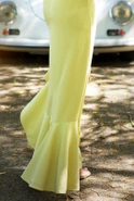 Ana - Asymmetrisches Maxikleid mit Korsett und auffälligen Rüschen