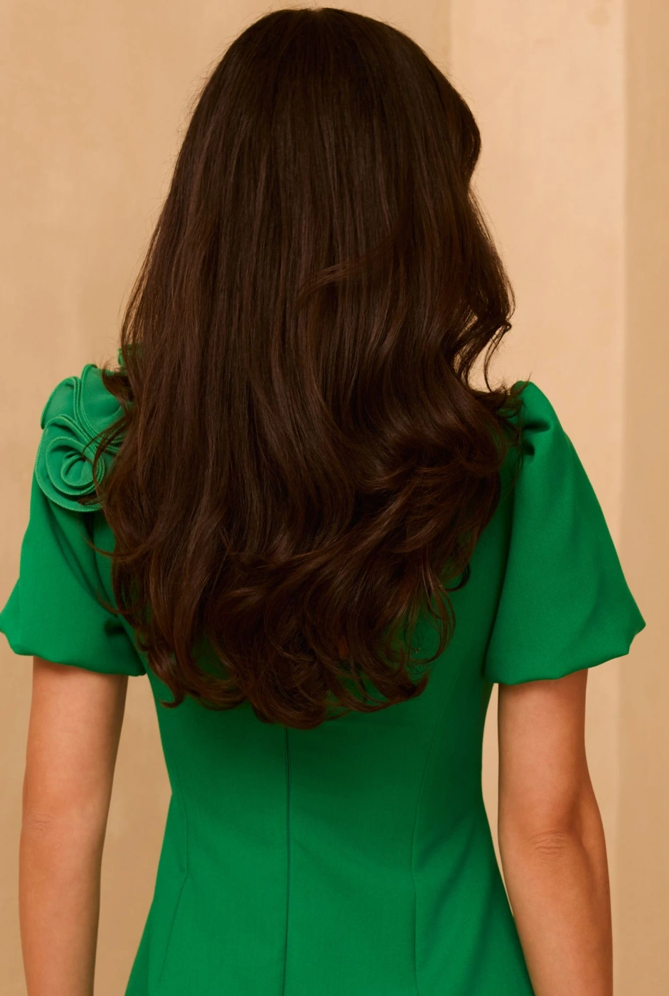 Node - Green mini dress in stretch fabric, with V neckline, buff sleeves and detachable brooch
