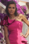 Luka - Fuchsiafarbenes tailliertes Minikleid mit Paillettenrüschen