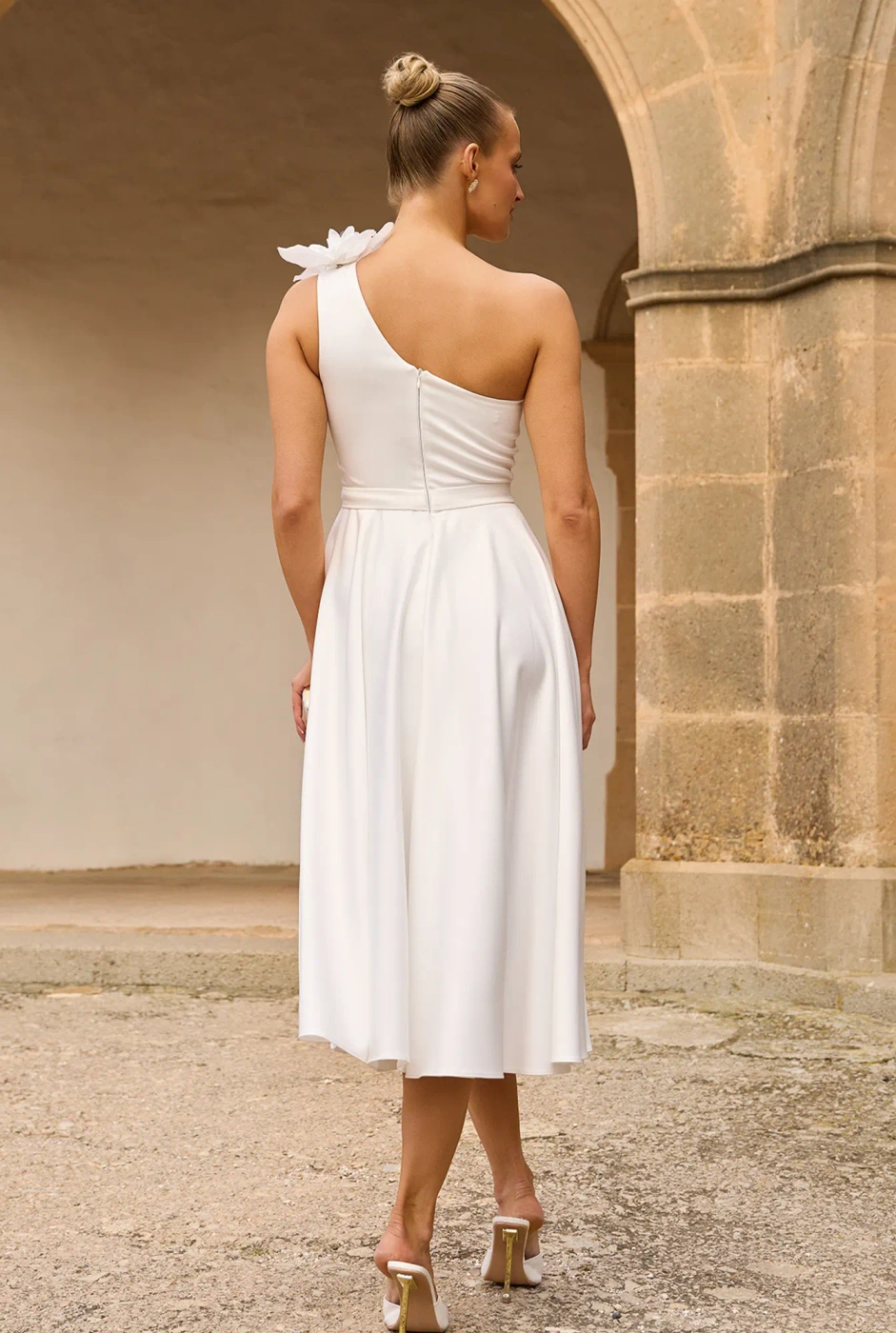 Glimer - asymmetrisches Brautkleid