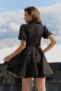 Beverly – schwarzes Minikleid mit Blumenapplikationen