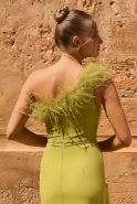 Jamila - asymmetrisches Maxikleid mit Federn