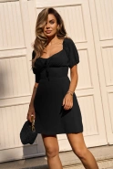 Ambrozja - schwarzes Minikleid mit Bindeband am Halsausschnitt.