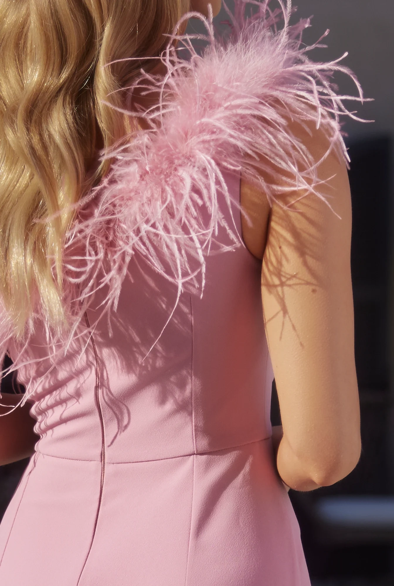 Amaya - Elegant Maxi Dress with Corset and Feathers