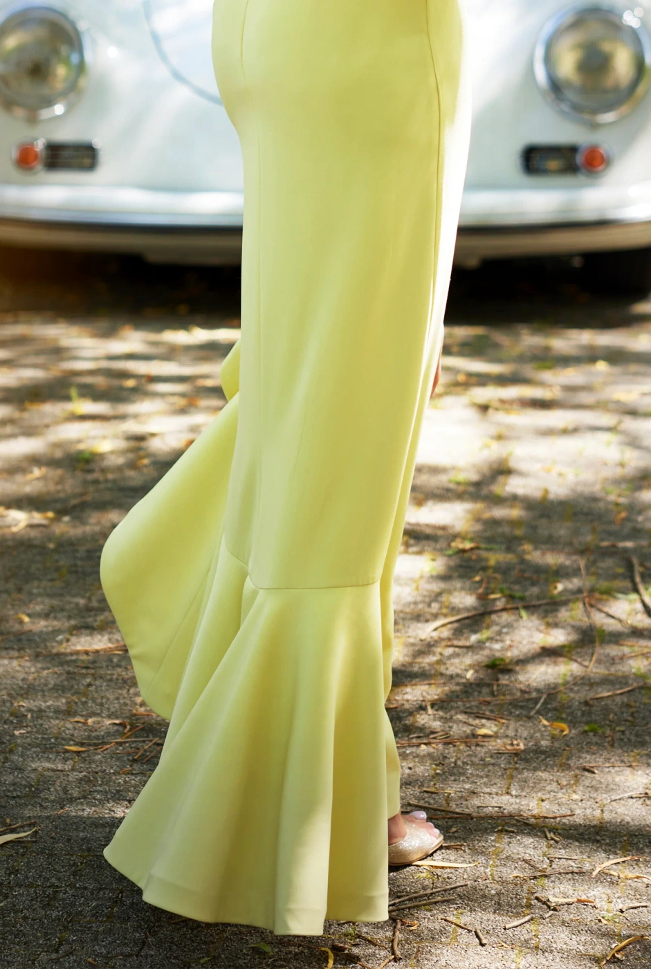 Ana - Asymmetrisches Maxikleid mit Korsett und auffälligen Rüschen