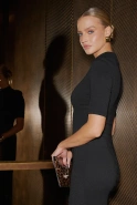 Casandra – schwarzes Maxikleid mit Beinschlitz